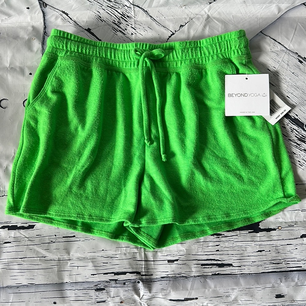 NWT BEYOND YOGA LOUNGE WORK OUT DRAWSTRING SHORTS KELLY GREEN BUTTER SOFT S